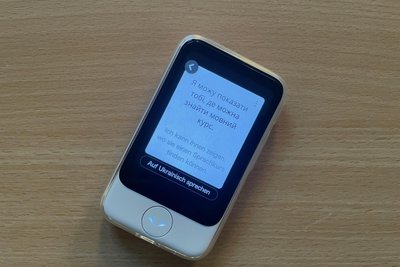Die DSGVO-konformen Simultanübersetzer Pocketalk „S“ können auch schreiben.