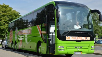 Asphalt-Pioniere rollen den Markt auf: Ein Bus des Berliner Anbieters Meinfernbus. Die Firma ist derzeit Marktführer in Deutschland. 