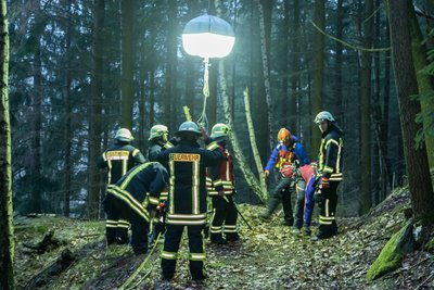 Ein Mineraliensammler ist bei Breitenbrunn schwer verletzt aus einem Stollen geborgen worden.
