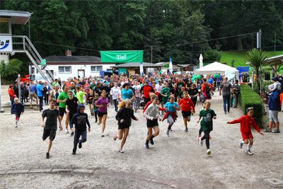 337 Personen haben sich am traditionellen Archelauf im Sahnpark in Crimmitschau beteiligt.