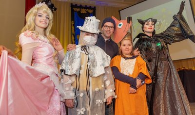Teilnehmer des Schülerwettbewerbs anlässlich des Märchenfestivals "Verhextes Fabulix"