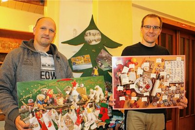 Sven Jentzsch und Daniel Klipphahn (rechts) laden zur Weihnachtsausstellung ein.