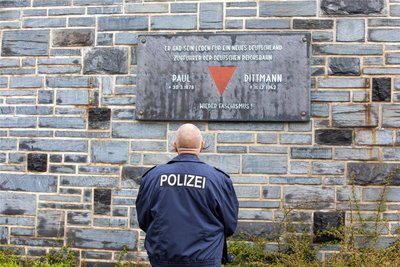 Die Gedenktafel für den einstigen Lokführer Paul Dittmann am Oberen Bahnhof in Plauen soll einen neuen Platz erhalten.