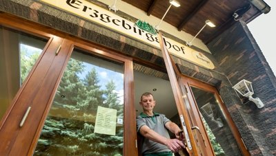 Falk Hantke sucht einen Käufer für den Erzgebirgshof. Nach 28 Jahren sieht sich der Lengefelder zu diesem Schritt gezwungen. 