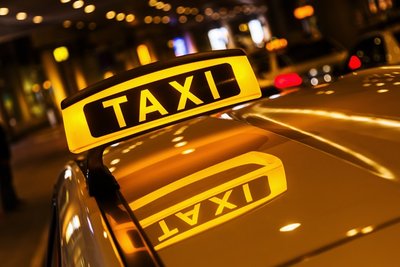 Taxifahrten von Flüchtlingen zum BAMF soll es künftig kaum noch geben. 