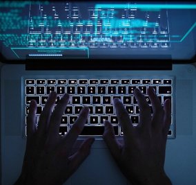 Achtung, Hacker! Die Daten und Netze kommunaler Verwaltungen geraten verstärkt ins Visier von Kriminellen. 