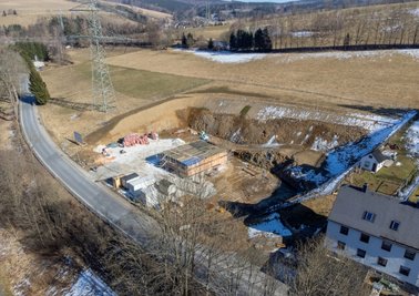 Der Neubau des Feuerwehrdepots in Steinbach lief von Anfang an nicht nach Plan. Schwierigkeiten mit dem Baugrund und die ohnehin steigenden Preise bereiten der Stadt Jöhstadt einiges Kopfzerbrechen. Von der zukünftig benachbarten Rettungswache ist noch gar nichts zu sehen. 