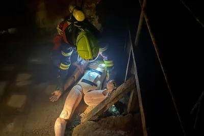 Die Feuerwehr simulierte die Menschenrettung untertage.