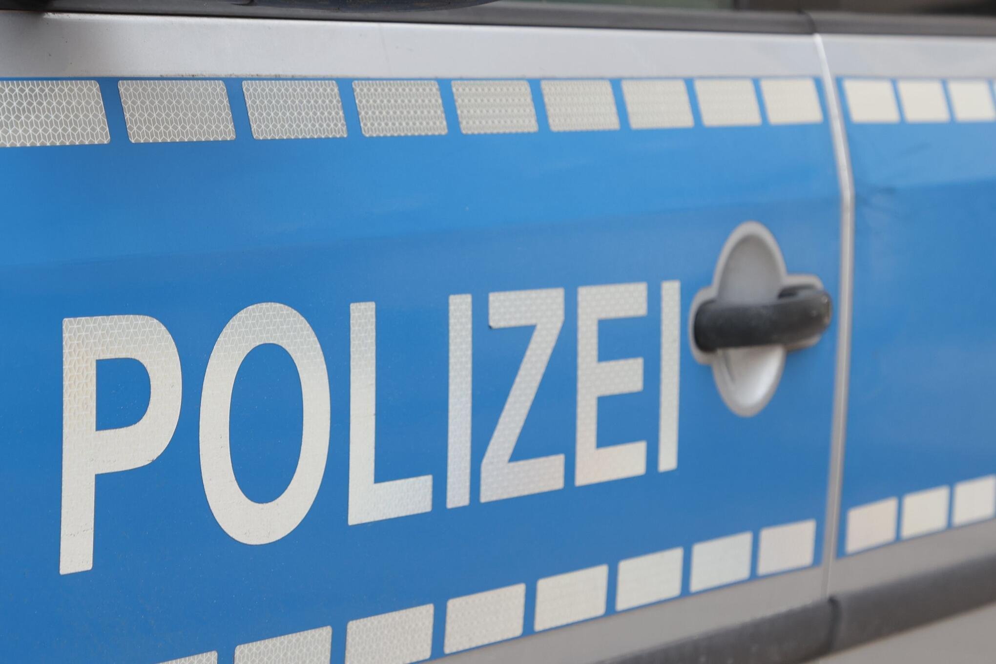 Chemnitz: Auto streift 16-Jährigen und flüchtet – Zeugensuche