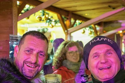 Festorganisator Matthias Ramm (links) und Bürgermeister Jochen Fankhänel auf der Hofweihnacht.