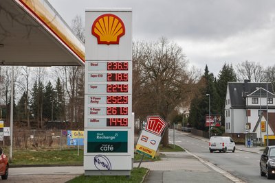 Die Preise an der Shell-Tankstelle an der Jagdschänkenstraße nach 12 Uhr.