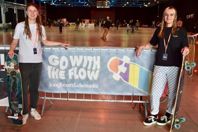 Luise Müller (re.) und Isabel Gerlicher haben die Veranstaltung im Kraftverkehr organisiert.