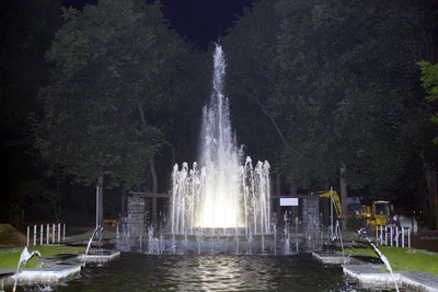 Der Leuchtbrunnen bei den Schillingschen Figuren ist derzeit außer Betrieb.