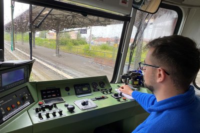 Lokführer Lukas Müller von der Pressnitztalbahn fährt zum Bergstadtfest den Bergstadtexpress zwischen Freiberg und Brand-Erbisdorf.