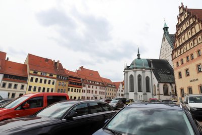Der Untermarkt ist diesmal nicht Teil des Freiberger Bergstadtfestes und wird als zusätzliche Parkfläche genutzt.