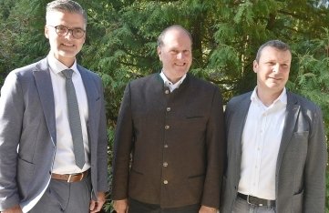 Partner für Wald (von links): Bürgermeister Olaf Schlott, Utz Hempfling vom Sachsenforst und Kurdirektor Jens Böhmer. 