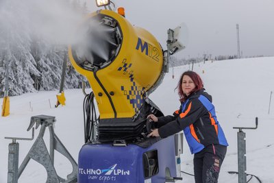 Der Skihang in Neudorf konnte in den vergangenen Nächten wieder künstlich beschneit werden.