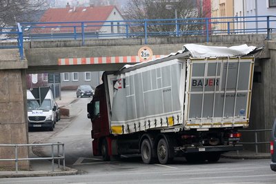 Der verunglückte Lkw in Crimmitschau war mit acht Tonnen beladen.
