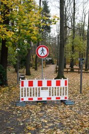 Das Annaberg-Buchholzer Tiergehege darf nicht betreten werden. Damit ist auch der Spielplatz im Gelände vorerst nicht nutzbar.