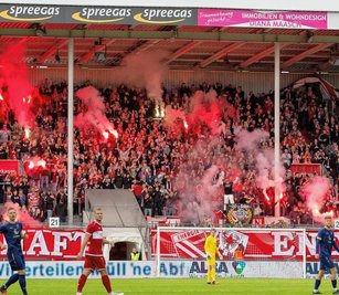Beim Hinspiel in Cottbus, das Energie mit 3:1 gewann, gab es Pyrotechnik im Block der Heimfans, mehr aber auch nicht. 