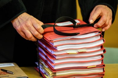 Zwischen Staatsanwaltschaft, Verteidigung und Gericht gab es eine Verständigung.