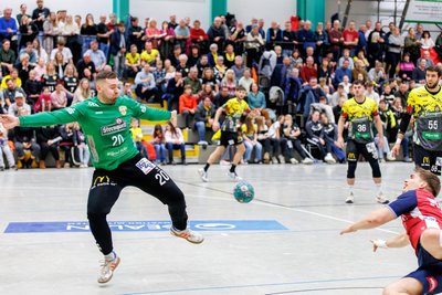 Oberlosa-Keeper Patryk Foluszny in Aktion.