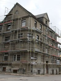 Das Wohnhaus Vordere Rehmerstraße 2 in Eibenstock wird derzeit saniert.