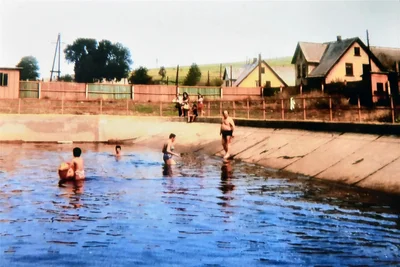 Schnappschuss von Peter Bartl, Ende der 1960er-Jahre im Freibad Weipert.
