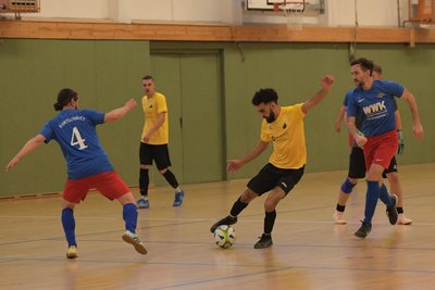 Im vergangenen Jahr belegten die Männer von Fortschritt Glauchau (blaue Trikots - hier gegen Ahmad Saoud vom SV Lok) den fünften Platz.
