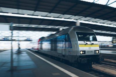 Gezogen werden die Züge wie bisher von Dieselloks.
