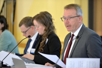 Auch Landrat Sven Krüger stimmte für den Antrag zur Streichung der freiwilligen Leistung.