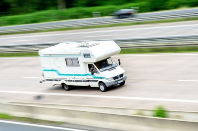 Sparsam fährt, wer zügig beschleunigt, aber zugleich früh hochschaltet und hohe Drehzahlen vermeidet.