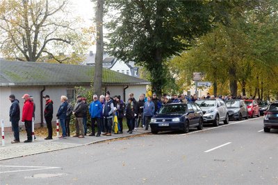 Nur am Eingang mussten die Zuschauer etwas Geduld mitbringen. An den Imbissständen war die Wartezeit dagegen passabel.