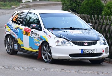 Über den Klassensieg bei der heimischen Sachsen-Rallye freute sich Rigo Sonntag besonders. Das Foto von seinem Honda Civic entstand auf der Wertungsprüfung Fraureuth. 