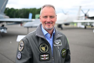 Michael Schöllhorn, Chef von Airbus Defence and Space, will mit seinem Unternehmen auch weiterhin an einem neuen Kampfflugzeug mitarbeiten. 
