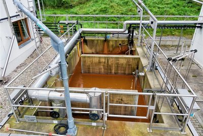 Auch dieses Neutralisationsbecken ist ein Bestandteil der Wasserbehandlungsanlage der Wismut GmbH in Pöhla. 