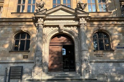 Der Eingang zum Landgericht und zugleich zum Oberlandesgericht in Bamberg.