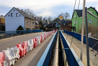 Im Bild wird deutlich, dass die beiden Brücken bislang eigenständige Bauwerke sind.