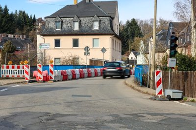 Mittlerweile ist auch die Straßendecke der S 269 dringend sanierungsbedürftig.