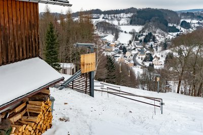 Blick auf den Skilift Mauersberg.