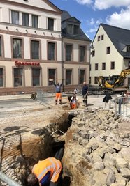 Auch am Markt ging es tief ins Erdreich. 