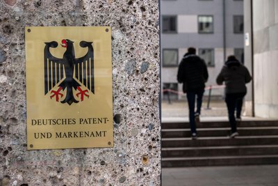Patente und Praxis: Die Bergakademie, gilt, gemessen an ihrer Größe, als patentstärkste Universität Deutschlands. Etwa 24 Patentanmeldungen je 1000 Studierenden zählt das Institut der Deutschen Wirtschaft hier zwischen 2018 und 2023.