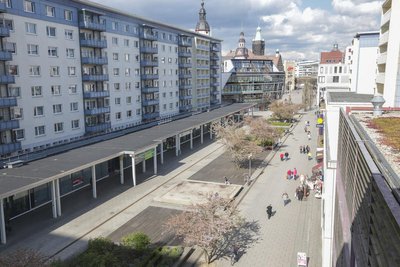 Die Ladenzeile im Rosenhof wurde zuletzt saniert. Nun wird dort die erste Chemnitzer Filiale der Konsumgenossenschaft Leipzig eröffnet.