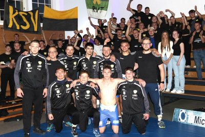 Selbst bei Auswärtskämpfen wie in Leipzig wurde die Regionalligamannschaft der WKG Pausa/Plauen von zahlreichen Anhängern begleitet.