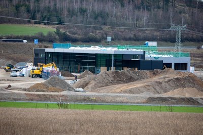 Autohaus-Neubau in Plauen-Oberlosa im vergangenen Jahr: „Ich sag mal so, Wasser fließt von oben nach unten.“