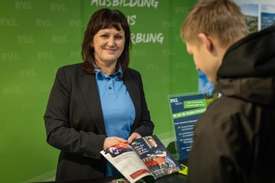 Nadja Schrödter, Personalleiterin der RVE, kam an ihrem Stand auch mit möglichen Azubis ins Gespräch.