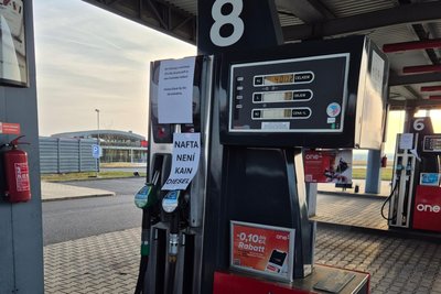 Kein Diesel an der tschechischen Tankstelle kurz hinterm Grenzübergang in Ebmath vorrätig: Schock für alle Tanktouristen.