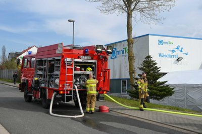 In einer Industrie-Wäscherei in Roßwein hat es am Mittwochnachmittag gebrannt. 28 Feuerwehrleute waren im Einsatz.