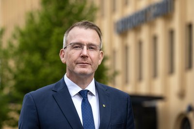 Landrat Sven Krüger soll 2021 als OB von Freiberg per E-Mail beleidigt worden sein.