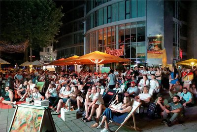 Je später die Spiele angepfiffen werden, desto geringer ist das Umsatzplus bei den Gastronomen.